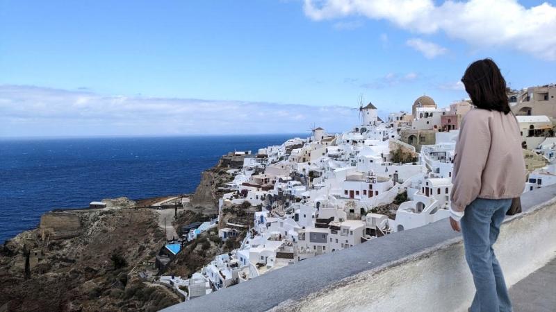 まだ少し肌寒い朝のサントリーニ島でぶらり街歩き。人が少ない中での散歩は最高に癒されました