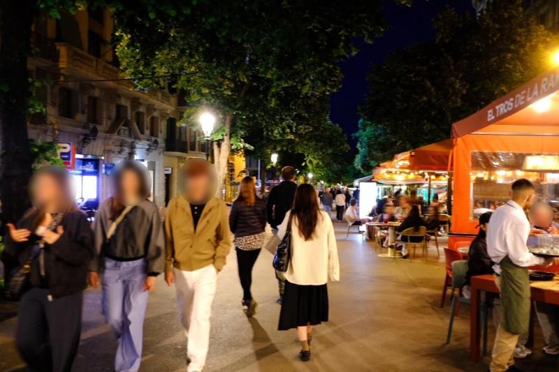 音楽あふれる夜のバルセロナ