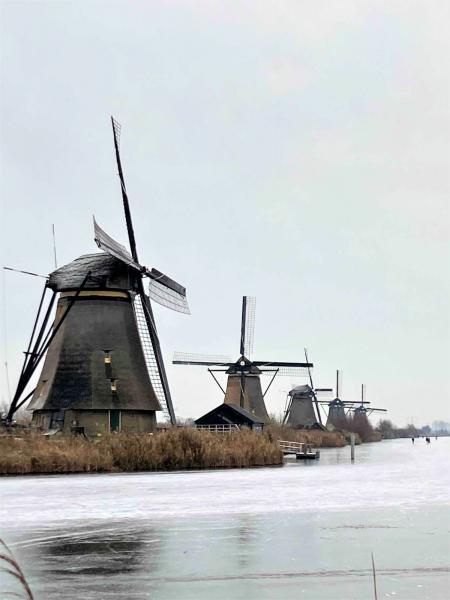 キンデルダイクの風車群（オランダ・アムステルダム郊外）