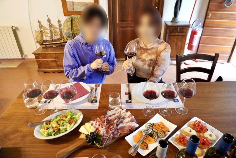 モンタルチーノのワイナリーにてランチ。作り方を詳しく聞いた後は一段と美味しく感じます。マンマの手打ちピチ（太麺パスタ）も美味しかった（トスカーナ地方のプライベートツアーにて）