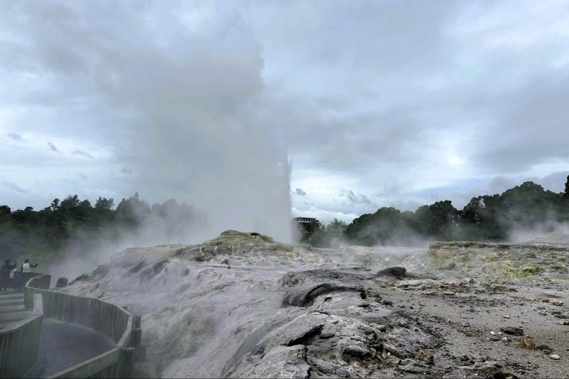 ロトルアのポフツ間欠泉