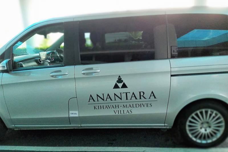 同じホテルグループのアナンタラの送迎車で、水上飛行機のターミナルへ