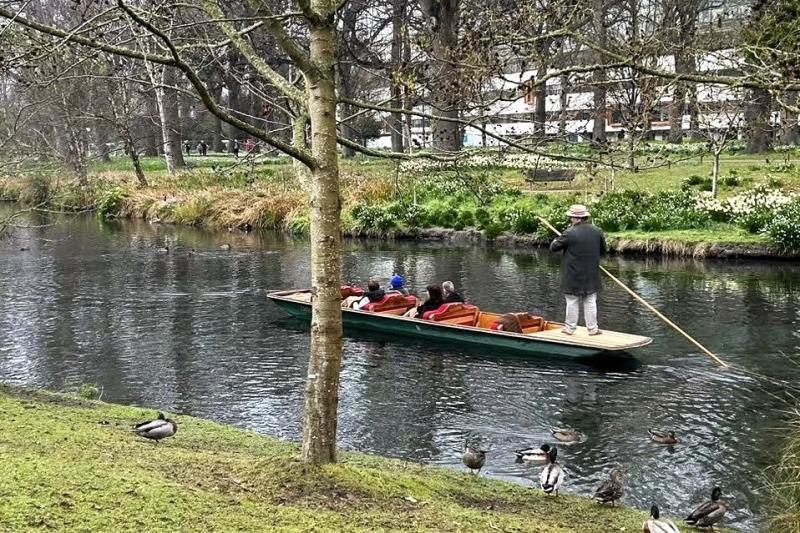 クライストチャーチの緑豊かなハグレー公園