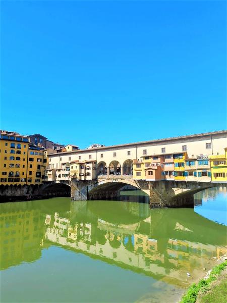 ベッキオ橋は相変わらずフィレンツェのシンボル的存在です