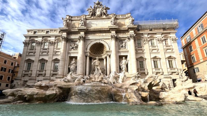 トレビの泉、またローマに来れることを願ってコインを投げました！