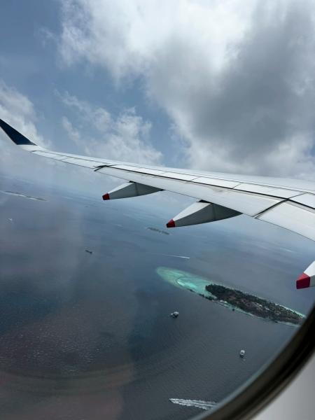 飛行機からモルディブを見た時に、海のきれいさを感じました