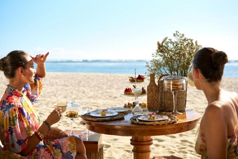 ビーチでアフタヌーンティー