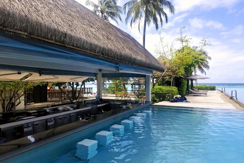 プールサイドバー