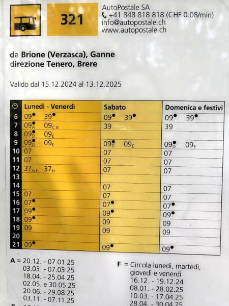 ★バスの本数に注意！ B321番バスは本数が少ないため、あらかじめ復路のバスの時間は、しっかりと確認しておきましょう（2つ以上は候補をチェックしておけば1本逃しても安心です）。★午後の帰便は混雑して座れないこともあるそうです（立ち乗りOK）。★帰りのバスは、ロカルノまで行くバスと、手前のテネロ（Tenero）の鉄道駅までのバスがあります。テネロまでのバスに乗車した場合は、テネロ駅から列車に乗り換え、約10分弱でロカルノ駅に到着します。写真は、ロカルノ／テネロ方面の時刻表（2026年9月時点）。バスの本数は少ないので、事前チェックは怠らずに！ 今回は15：07のバスに乗りました。