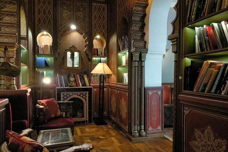 ライブラリーコーナーでは木工芸の宝庫でした