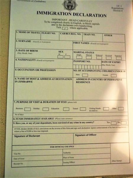 カザビザ取得と入国審査の時に必要な入国審査書。内容に沿って用紙に記入をしてください