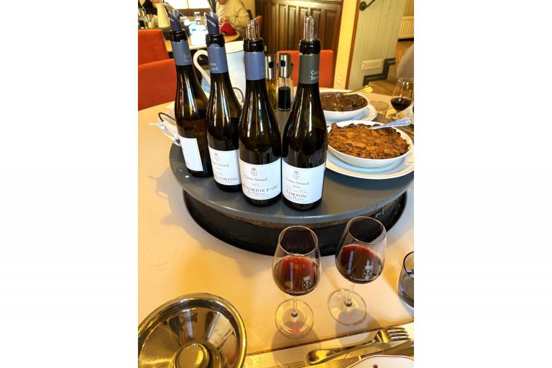 ワイナリー併設のレストランでランチ。ワインのペアリング（フランス）