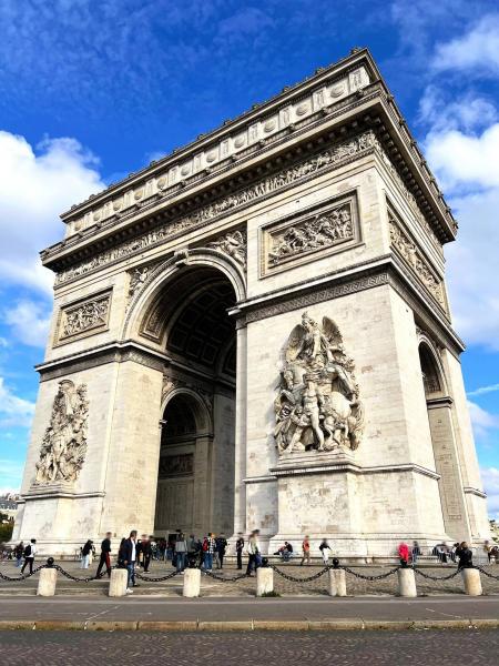 凱旋門です。360度、どこから見ても彫刻に圧倒されました！