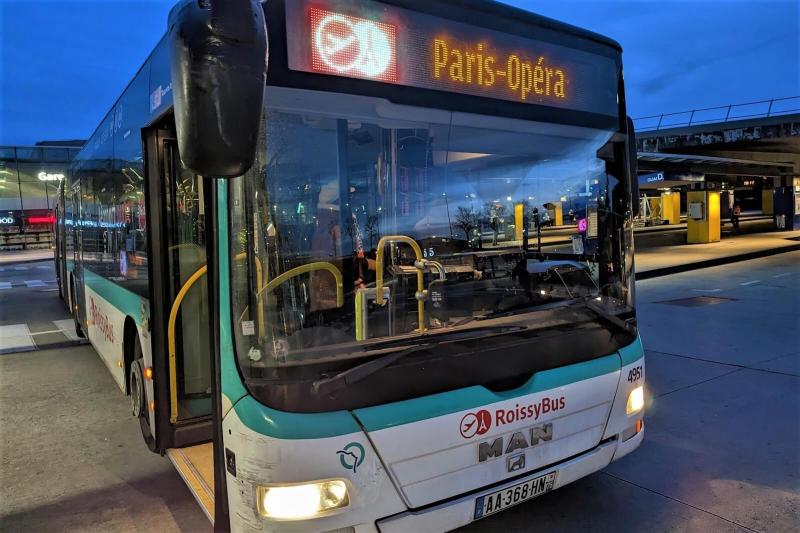 シャルルドゴール空港と（パリ市内の）オペラ座周辺を直行するロワシーバス