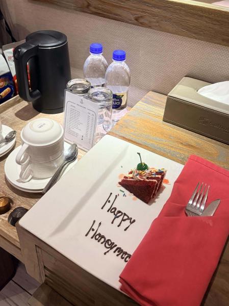 お部屋にハネムーンケーキをご用意してくれました！