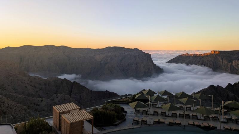 オマーンで宿泊した山岳地方のホテル（ホテル インディゴ ジャバル アフダル リゾート＆スパ）からの景色