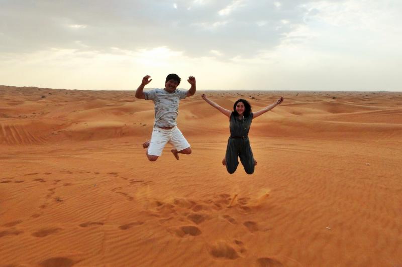 途中で車を止め写真タイム♩砂漠はジャンプしづらいです！笑