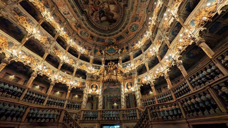 バルコニー席側