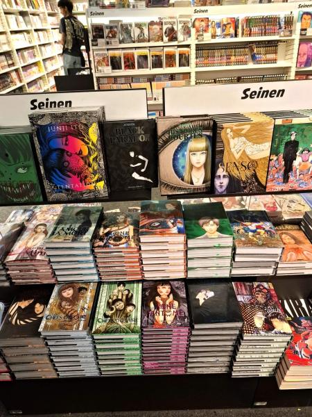 パリの本屋さんで見つけた「伊藤潤二」コーナー