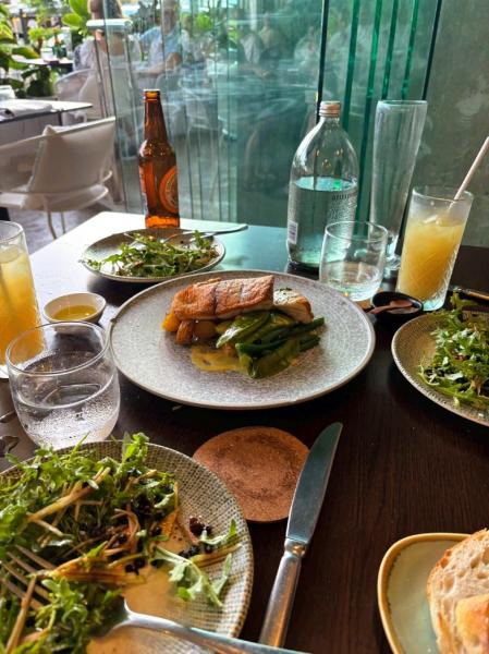 シーフードレストラン「Wrasse&Roe」のバラマンディフィレ（白身魚）