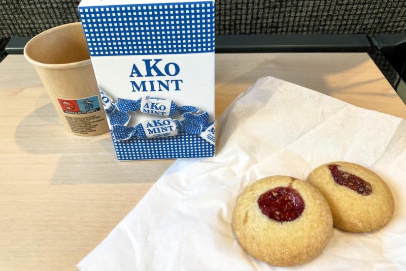 列車の中でも伝統菓子「ハッロングロットル」でフィーカ