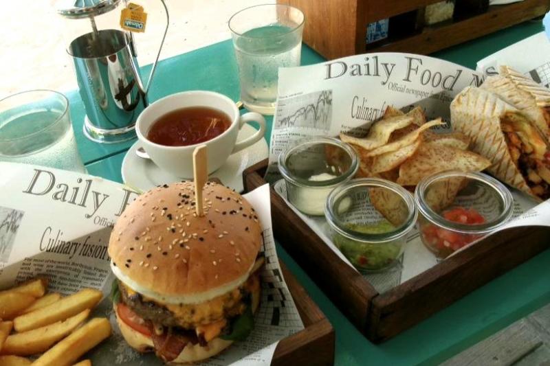 ラグーンバーでのランチ