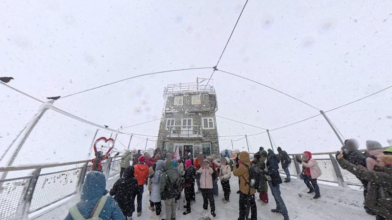 雪も降って人もたくさん