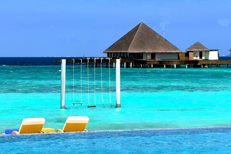 ◆非日常を味わえるほどの美しい海モルディブの海の透明度は世界屈指です。まるで水族館のような海でのシュノーケリングは一生に一度のハネムーンにふさわしいほどの美しさ。リゾートから美しいラグーンを眺めたり、水上ヴィラから美しい海へそのまま入る体験は、モルディブならではといえます！