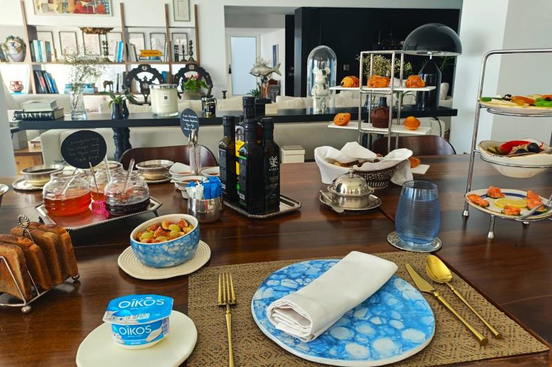 ひとりずつ用意された3段のスタンドにフレッシュな朝食が用意されていて、朝から気分がハッピーに♪