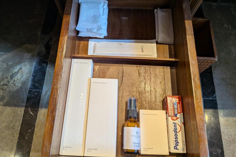 歯磨き粉が箱ごとなんて珍しいですね