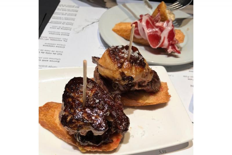 まずはバルセロナのバル｢Cerveseria Catalana｣て乾杯！ フォアグラもパンコントマテも美味！