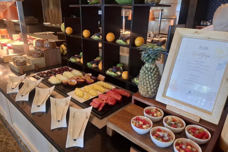 カラフルなフルーツコーナー