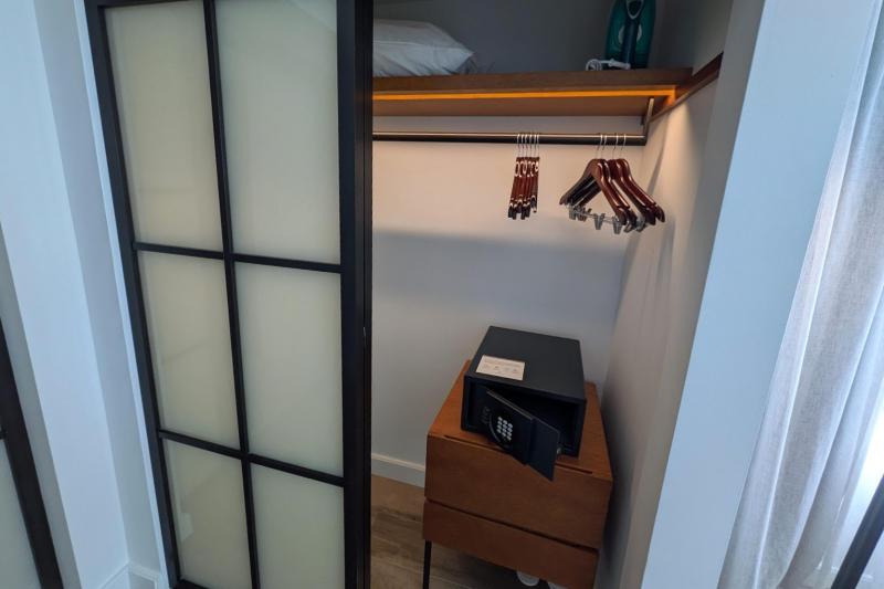 機能的で無駄のないクローゼット