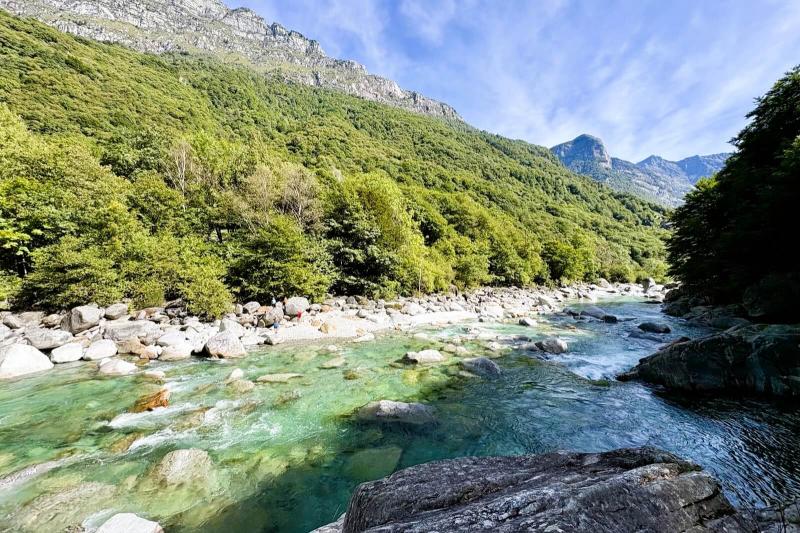 川沿いを歩いたり…