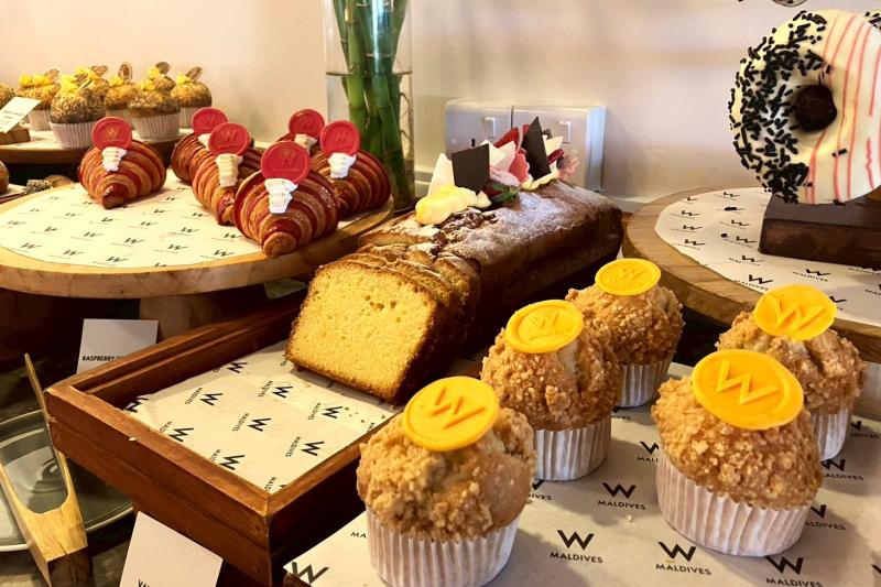 Wのマークが入った色とりどりのパンコーナー。どれもおいしかったです