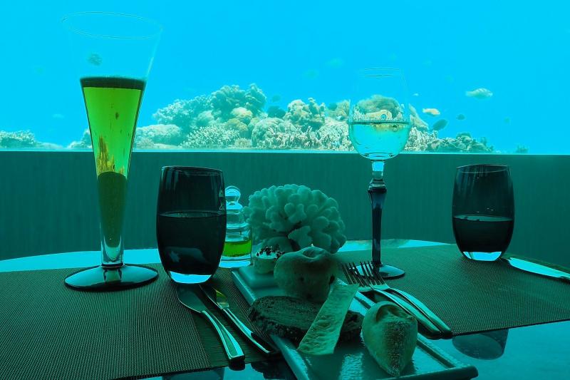 水深6mにあるOZENの海中レストラン