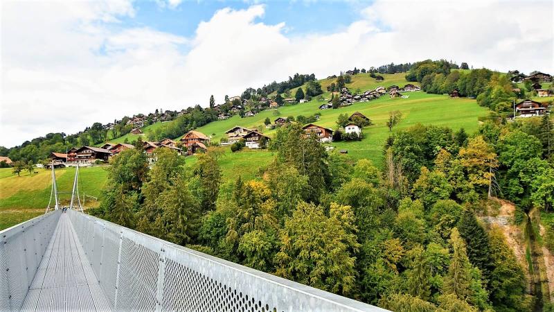 スイスらしい景色が橋の上からも見渡せます
