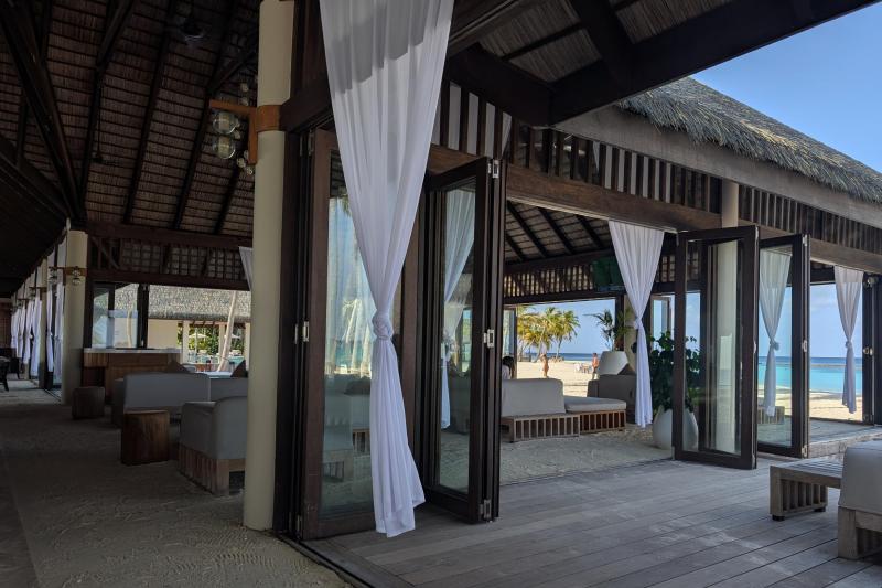 トゥンディバーにて。飲み物だけでなく、ピザやバーガー、おつまみ、アイスも提供されます！