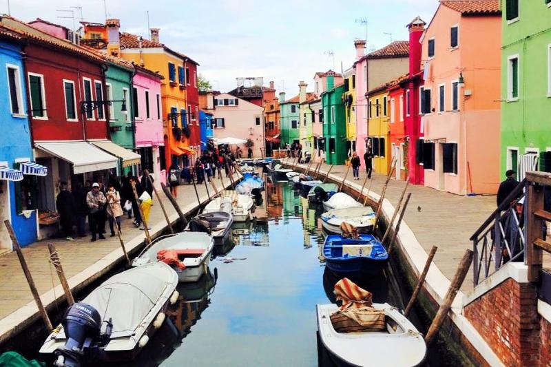 ベネチアから水上バスで４０分。カラフルな家々が可愛い♡ブラーノ島の行き方もご案内します！