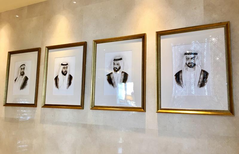 アブダビで良く見かける一連の肖像画。UAE建国の父故シェイク・ザイードを始め、息子の現大統領、ドバイ首長など重鎮の面々